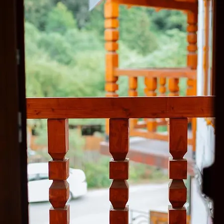 Chalet над потоком *