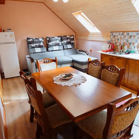 над потоком Chalet *