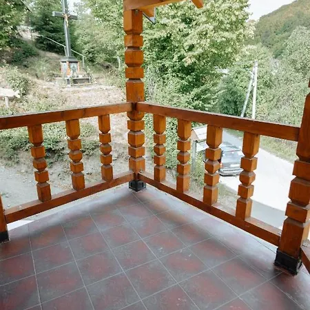 над потоком Lumshory