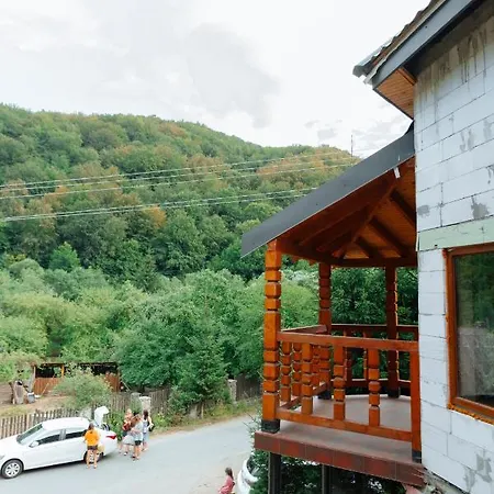 Chalet над потоком *