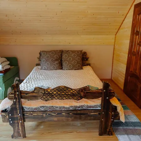 над потоком Chalet Lumshory