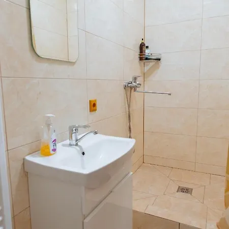 над потоком Chalet *