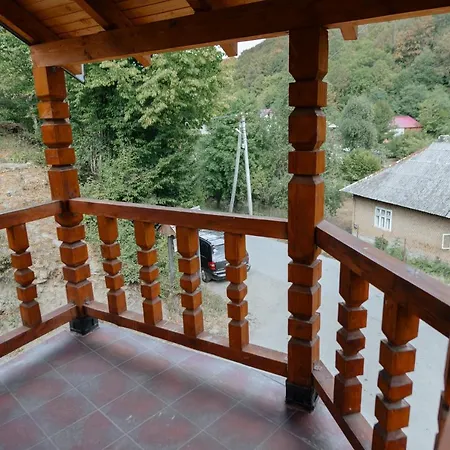 над потоком Chalet *