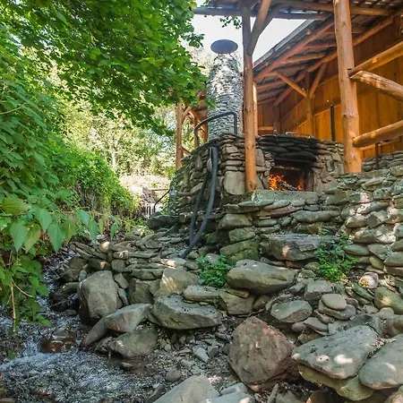 над потоком Chalet Lumshory