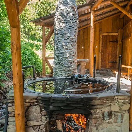 Chalet над потоком Lumshory