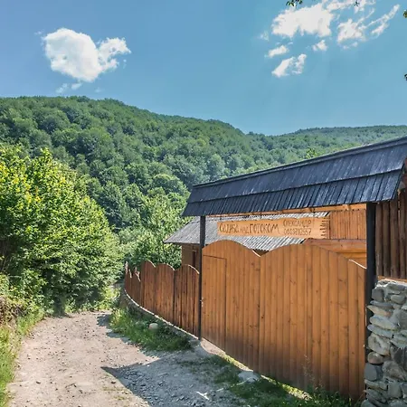 Chalet над потоком Lumshory