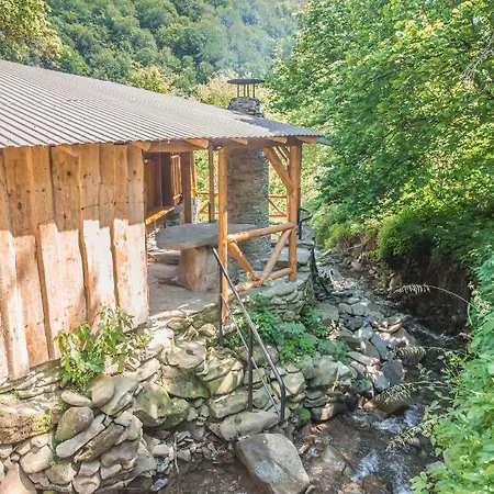 Chalet над потоком Lumshory