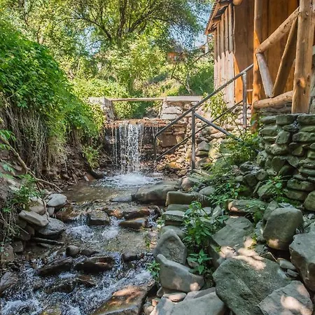 над потоком Chalet *