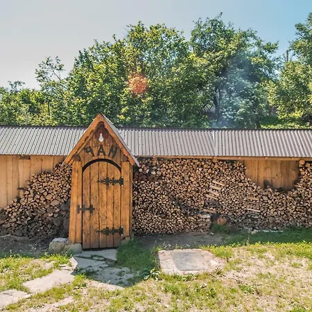 над потоком Chalet Lumshory