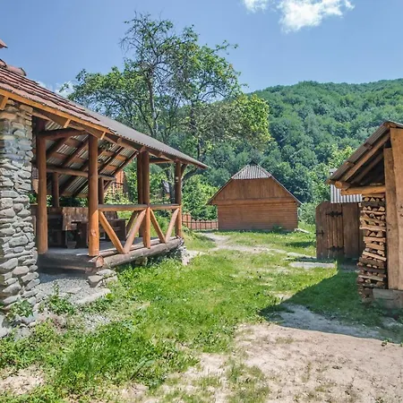 над потоком Lumshory