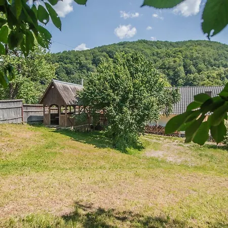 Chalet над потоком *