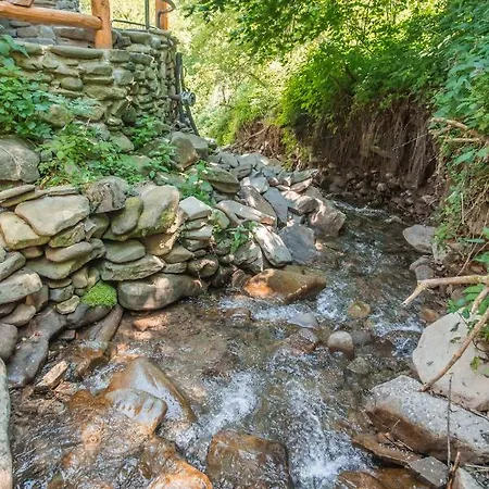 над потоком Chalet *