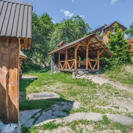 над потоком Chalet Lumshory