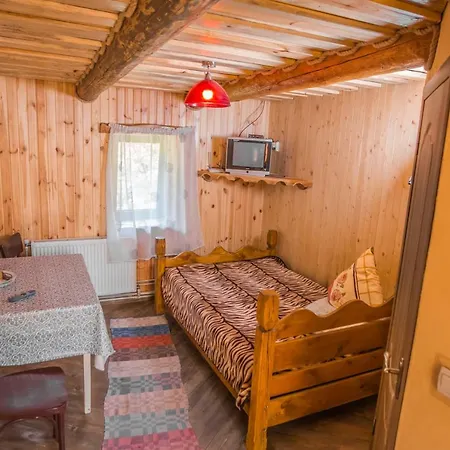 над потоком Chalet Lumshory