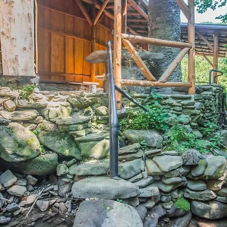 Chalet над потоком *