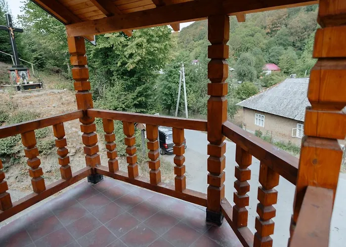 над потоком Chalet *
