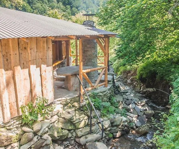 Chalet над потоком Lumshory