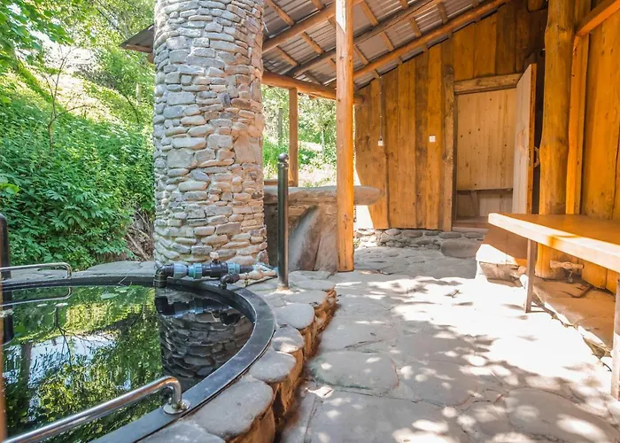 над потоком Chalet Lumshory