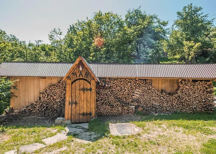 над потоком Chalet Lumshory
