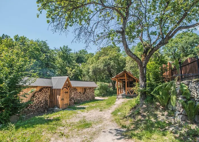 над потоком Chalet Lumshory